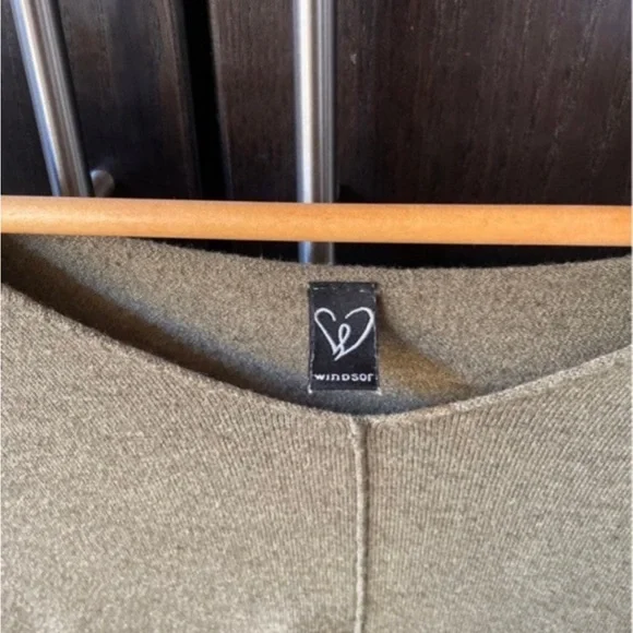 Olive Windsor Sweater - S - Picture 2 of 3